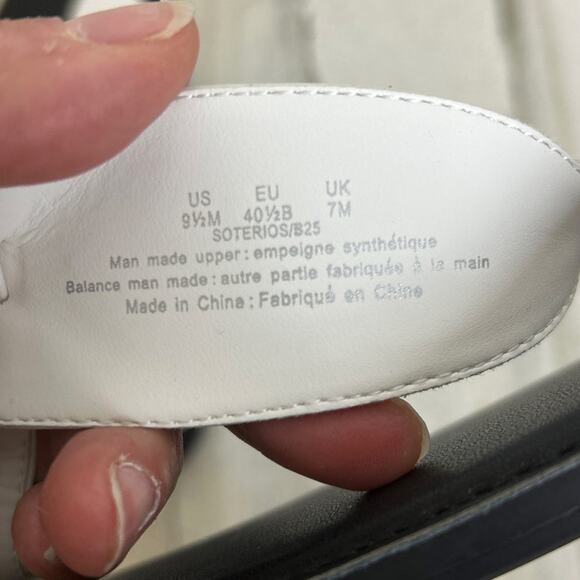 Karl Lagerfeld Paris Women’s 9.5 White Black Sandals Flip Flops Soterios New - Picture 7 of 8